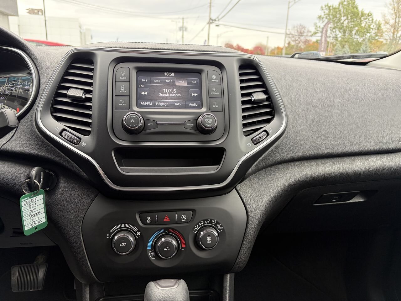 2019 Jeep Cherokee Sport 4x4 Silver Montmagny - photo #18