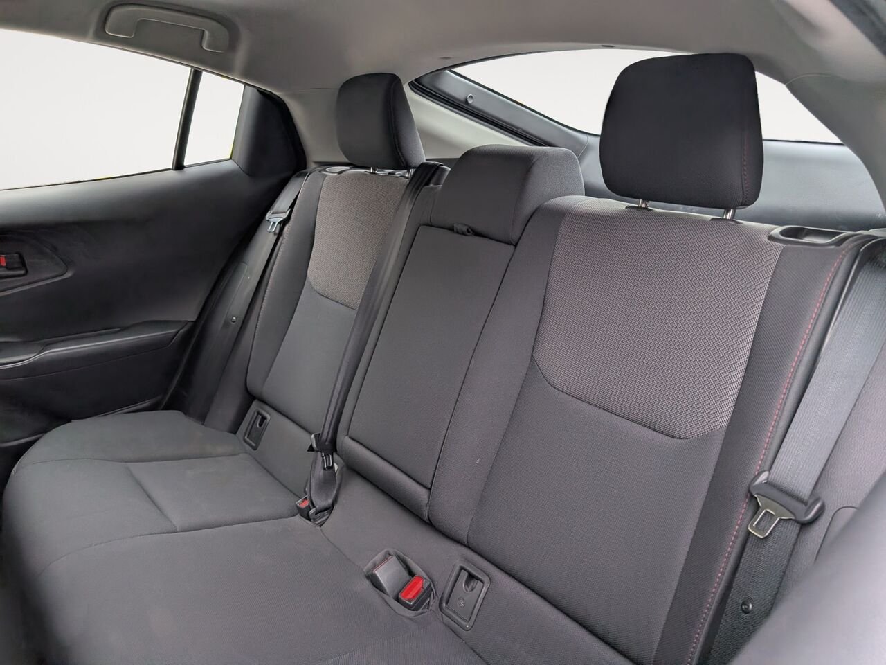 Toyota Prius Prime SE/SIÈGES CHAUFFANTS/VOLANT CHAUFFANT/AC/BLUETOOTH/CAMERA DE RECUL 2023 Blanc Sherbrooke - photo #7