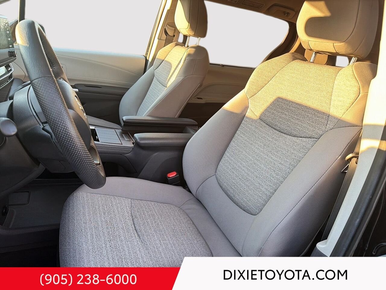 2023 Toyota Sienna HYBRID LE AWD / HEATED SEATS / TOYOTA SAFETY SENSE / CARPLAY AND ANDROID AUTO Black Mississauga - photo #8