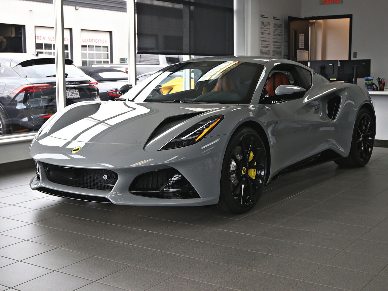Lotus Emira 2026 Nimbus Gray Québec - photo #0