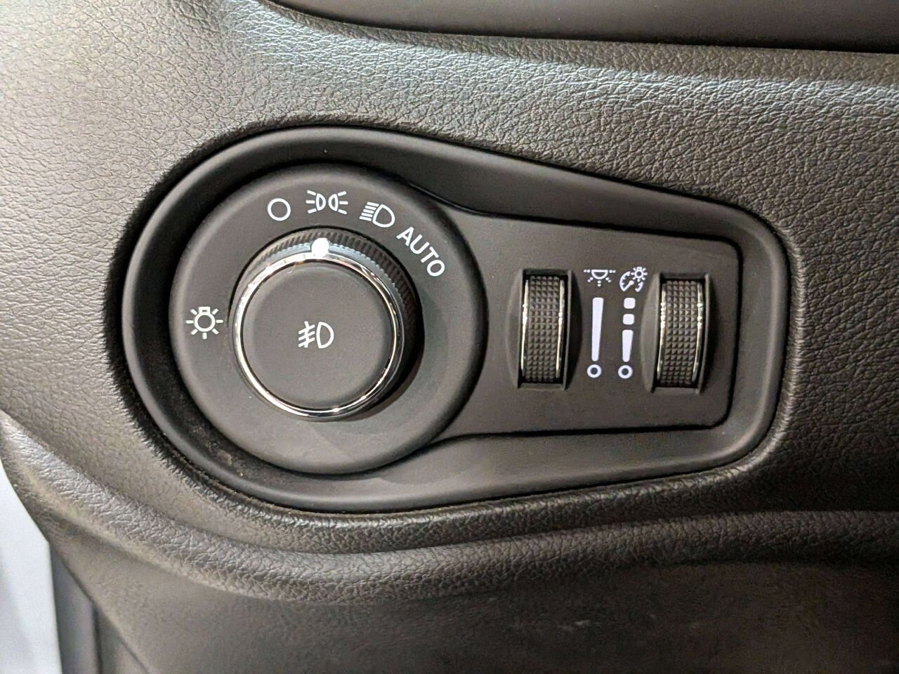 2019 Jeep Renegade Limited 4x4 Silver Val-David - photo #30