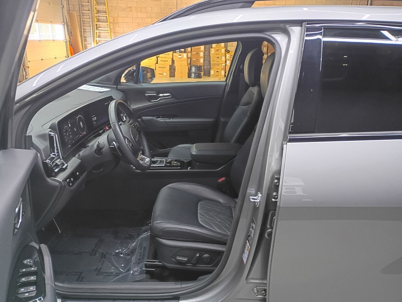 2025 Kia Sportage Grey Blainville - photo #19
