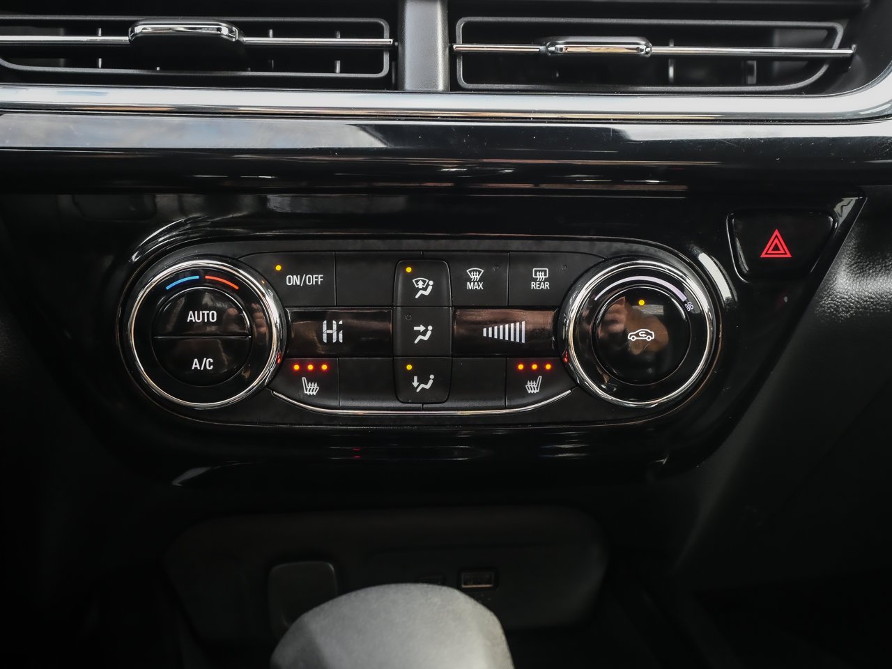 2025 Chevrolet Trax FWD 4dr 2RS Black Sherwood Park - photo #26