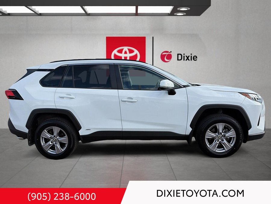2025 Toyota RAV4 Hybrid XLE AWD White