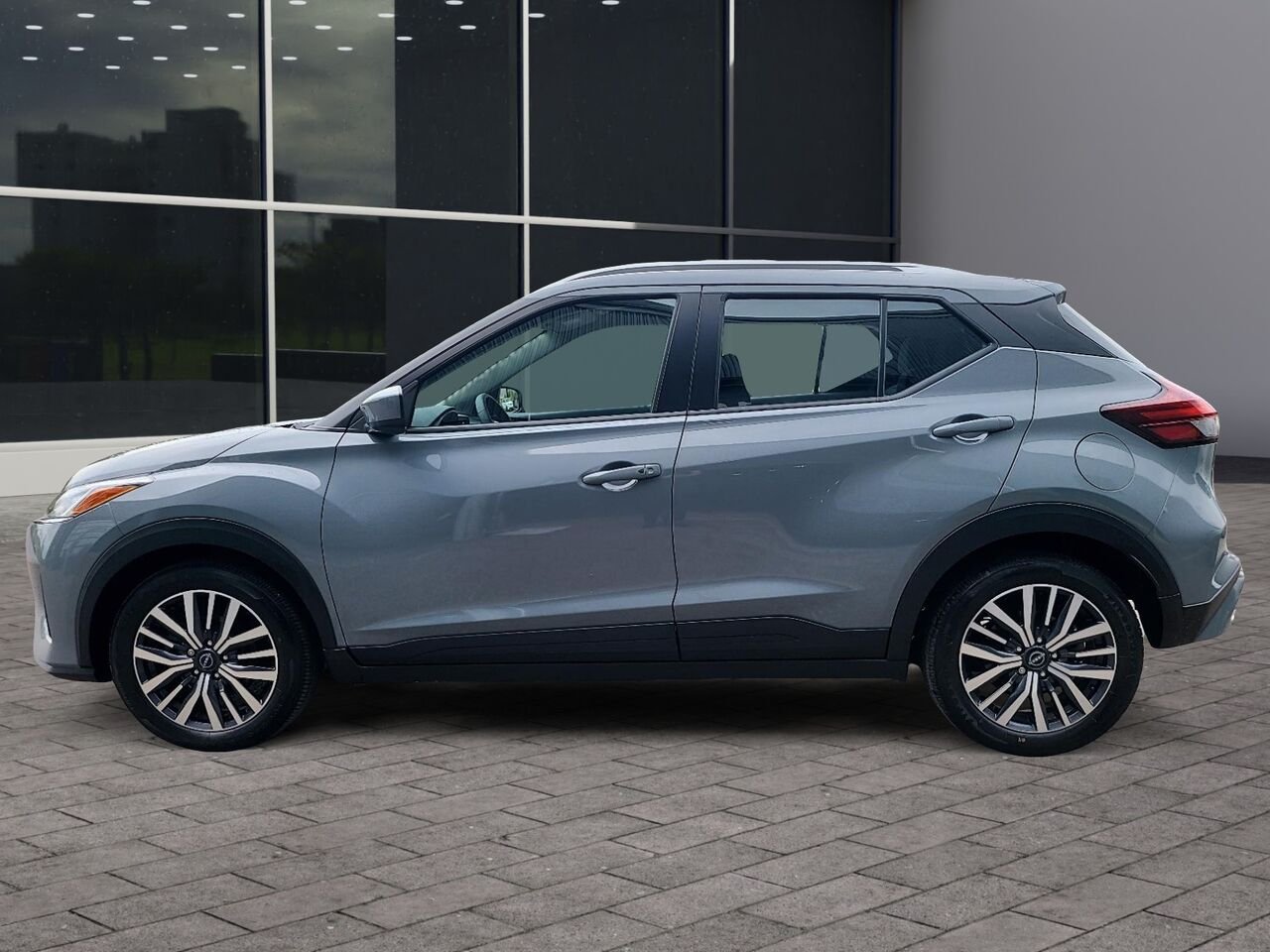2024 Nissan Kicks SV TA Grey Québec - photo #4