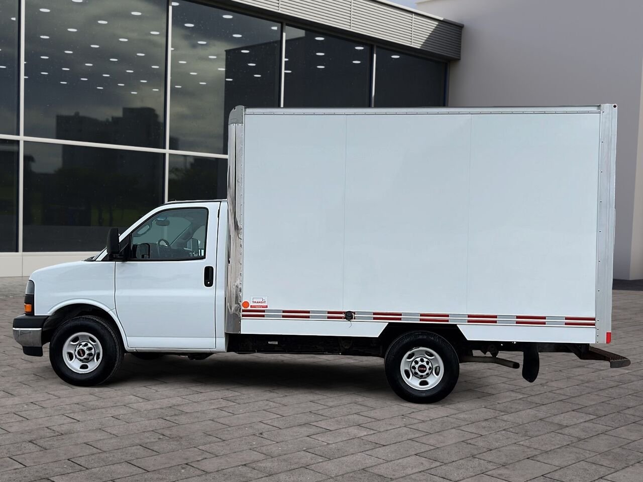 GMC Fourgonnette commerciale Savana 2023 Blanc Québec - photo #22