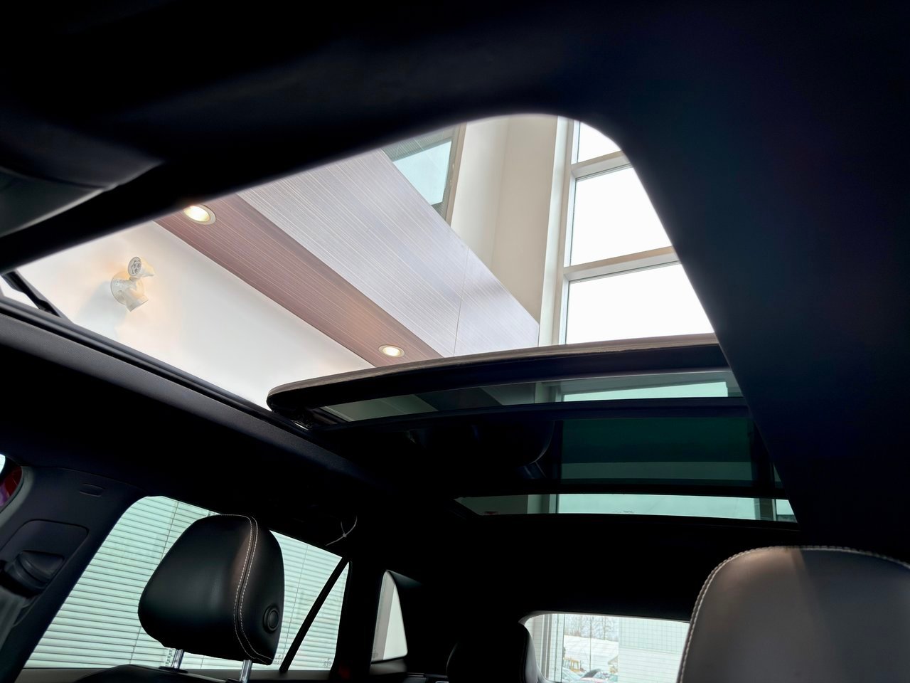 2021 Volkswagen Atlas Cross Sport Red Notre-Dame-des-Prairies - photo #17