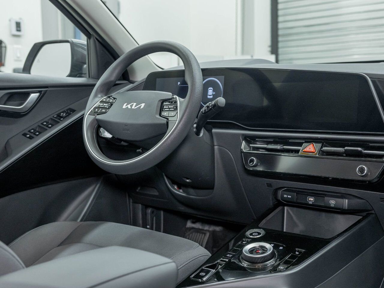 Kia Niro EV WIND *NAV* SIÈGES CHAUFF REG ADAPT ALERTES *BAS KM 2026 Gris Saint-Jérôme - photo #25