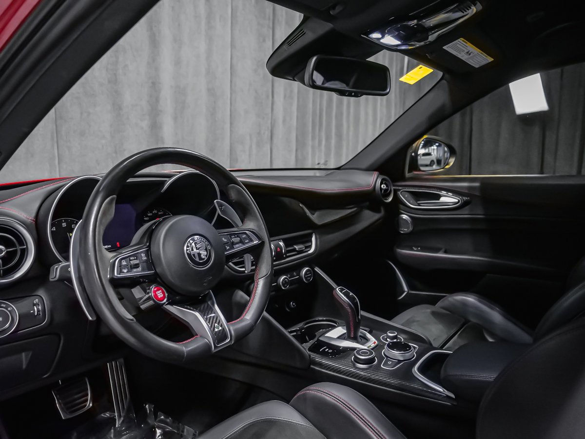 Alfa Romeo Giulia QUADRIFOGLIO CARBON TOIT CARBONE ASSIST CONDUITE 2021 Rouge Montréal - photo #16