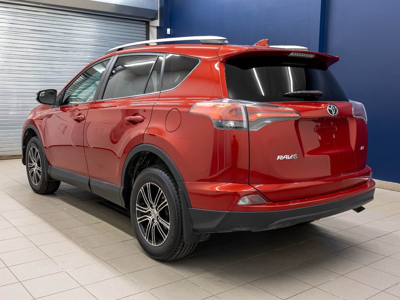 Toyota RAV4 LE *SIÈGES CHAUFF* BLUETOOTH CAMÉRA A/C USB 2016 Rouge Saint-Jérôme - photo #4