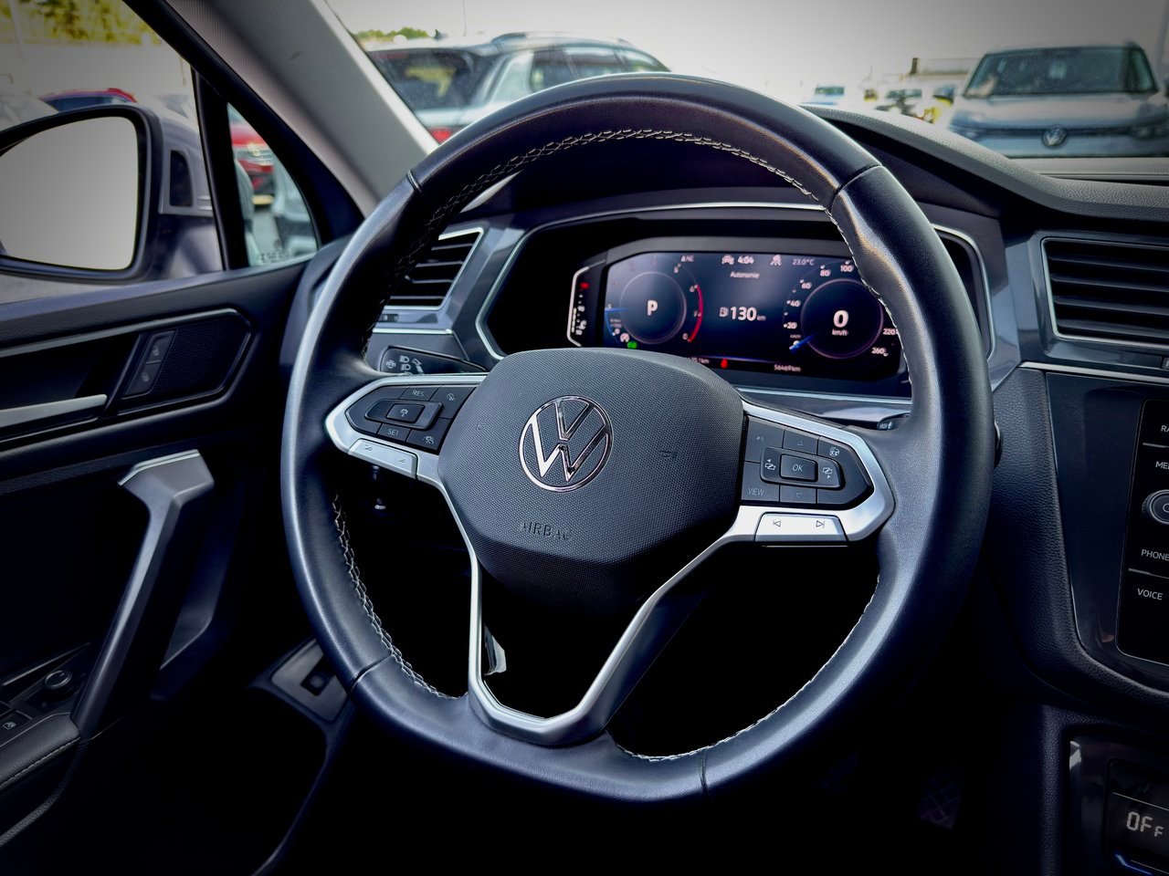 Volkswagen Tiguan 2023 Gris Notre-Dame-des-Prairies - photo #17