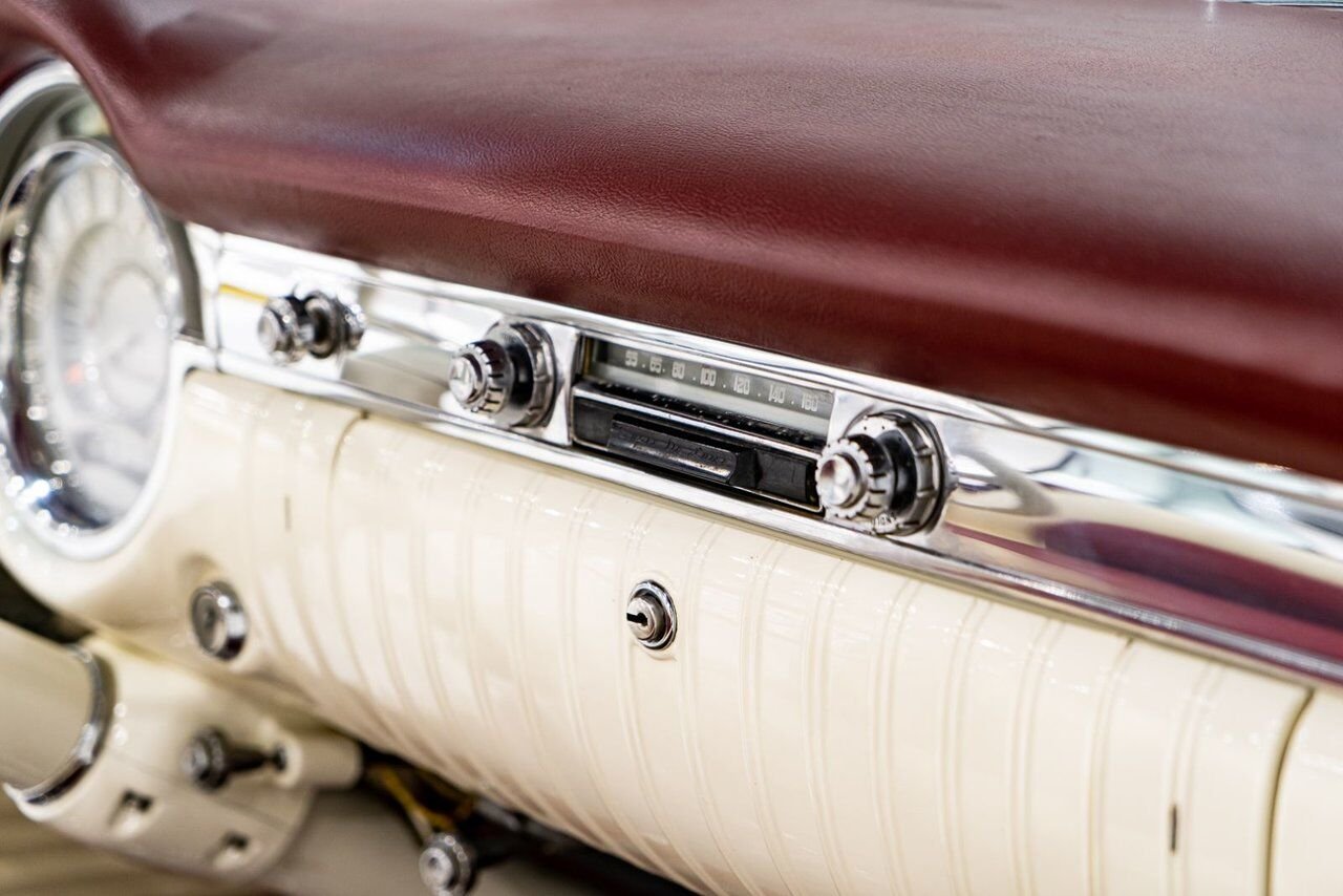 Oldsmobile 98 PRIX EN USD | Convertible Beautifully Presented from complete Restoration 1953 Rouge Montréal - photo #10