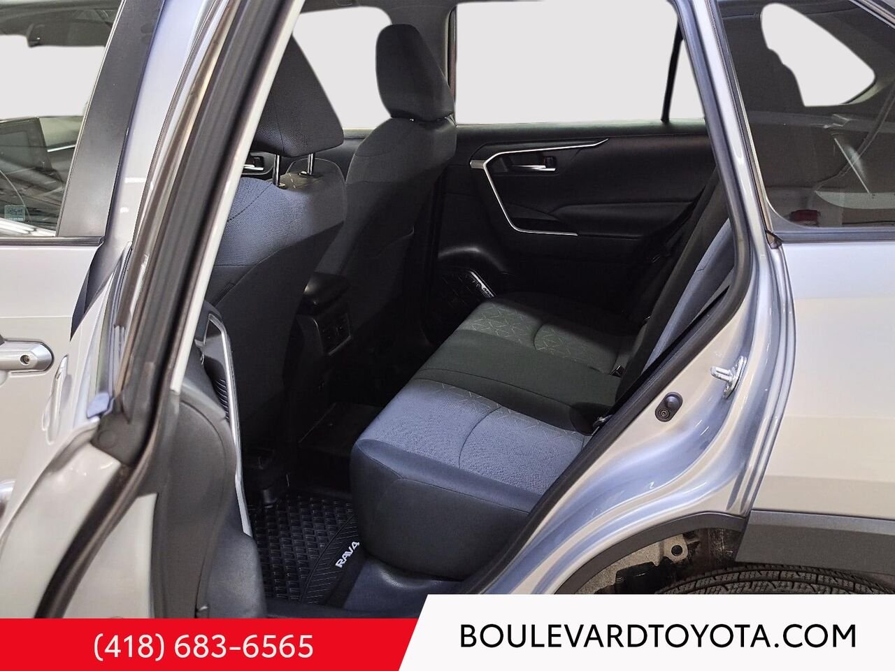 Toyota RAV4 100551A-36 | XLE 2019 Argent Québec - photo #17