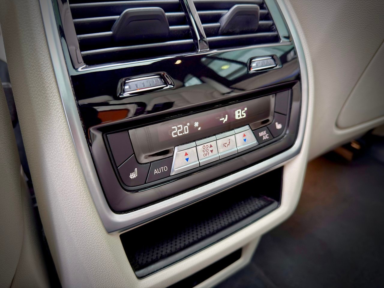 2022 BMW X5 gray Notre-Dame-des-Prairies - photo #19