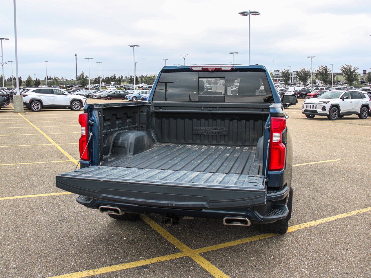 2022 Chevrolet Silverado 1500 4WD Crew Cab 147 High Country Blue Sherwood Park - photo #7