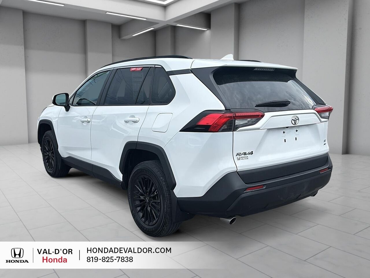 2021 Toyota RAV4 LE AWD BAS KM White Val-d'Or - photo #3