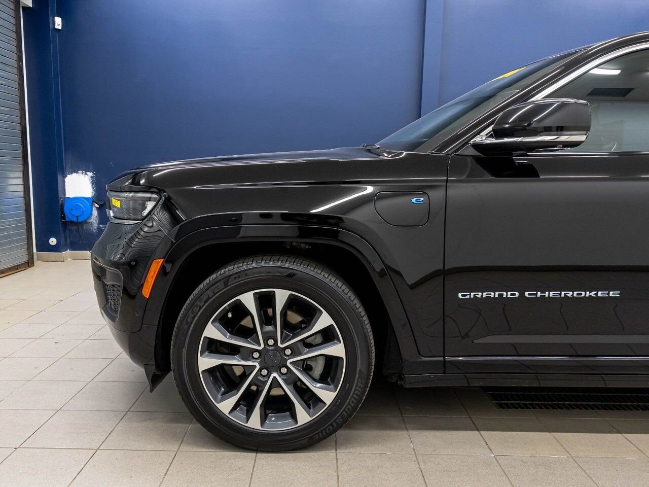 2023 Jeep Grand Cherokee 4xe OVERLAND 4X4 *TOIT* NAV CUIR SIÈGES VENT PROTECH 3 Black Saint-Jérôme - photo #40