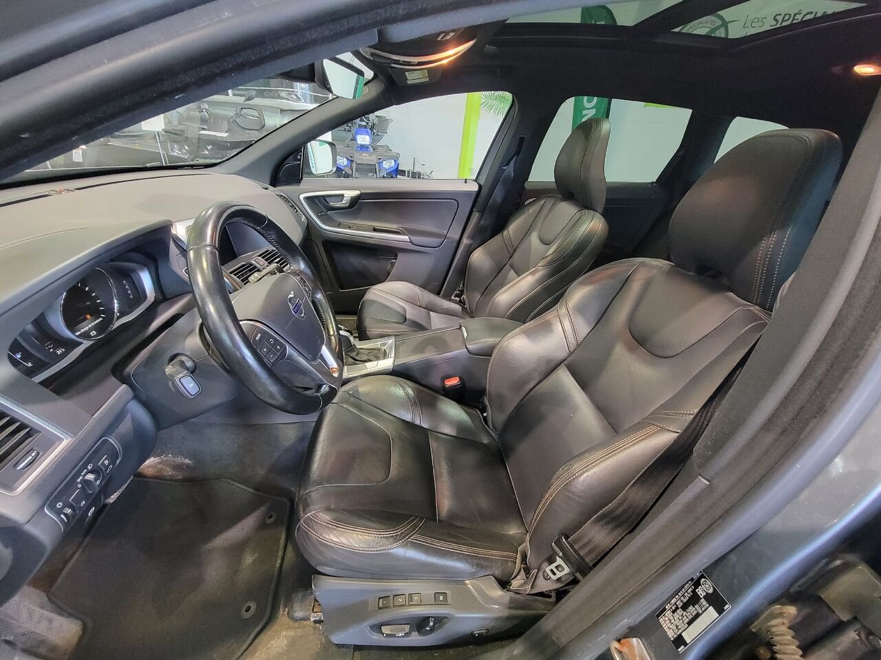 2017 Volvo XC60 Grey  - photo #11