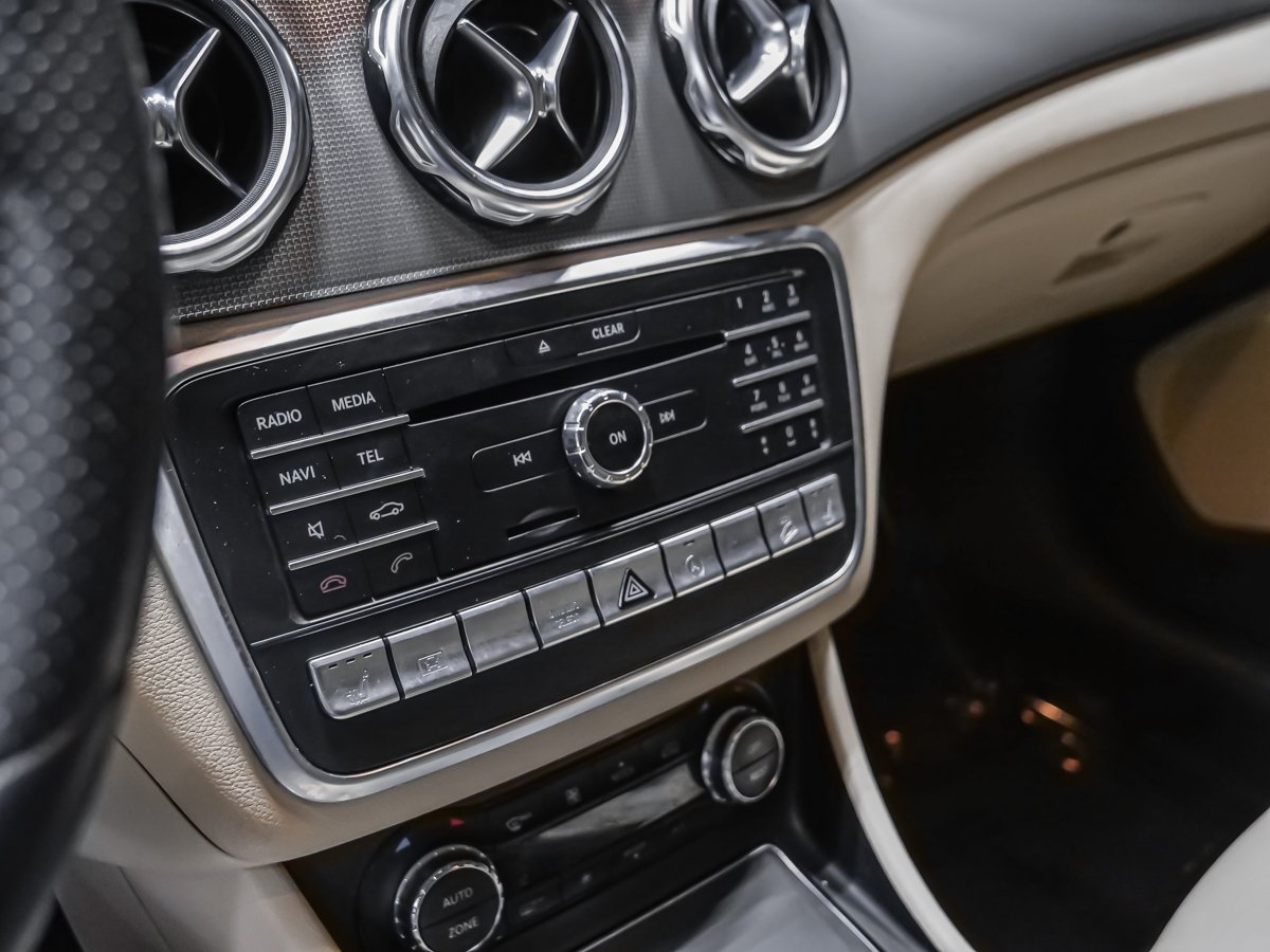 2018 Mercedes-Benz GLA GLA 250 Black Montreal - photo #8