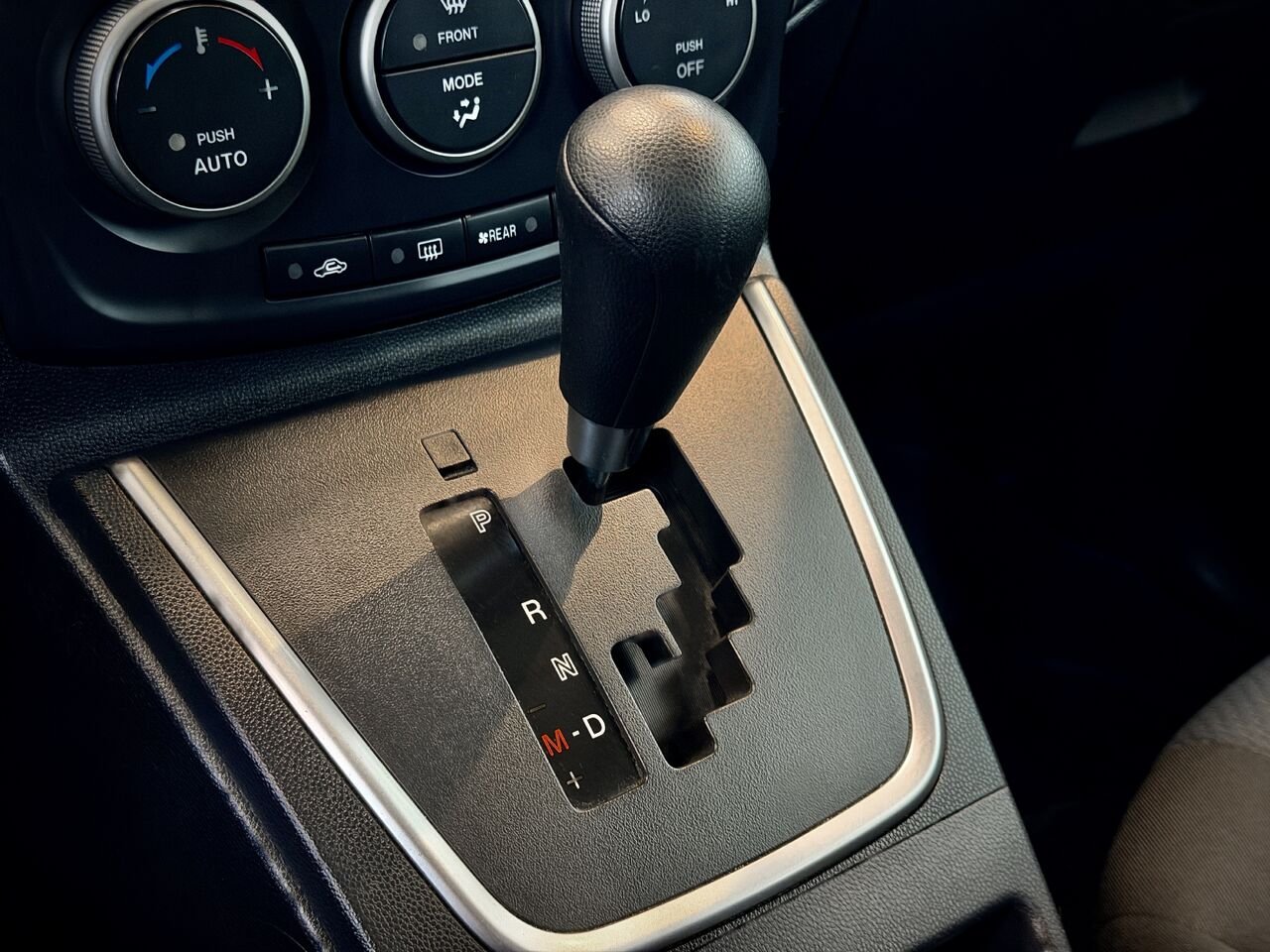 2014 Mazda Mazda5 Silver Notre-Dame-des-Prairies - photo #26