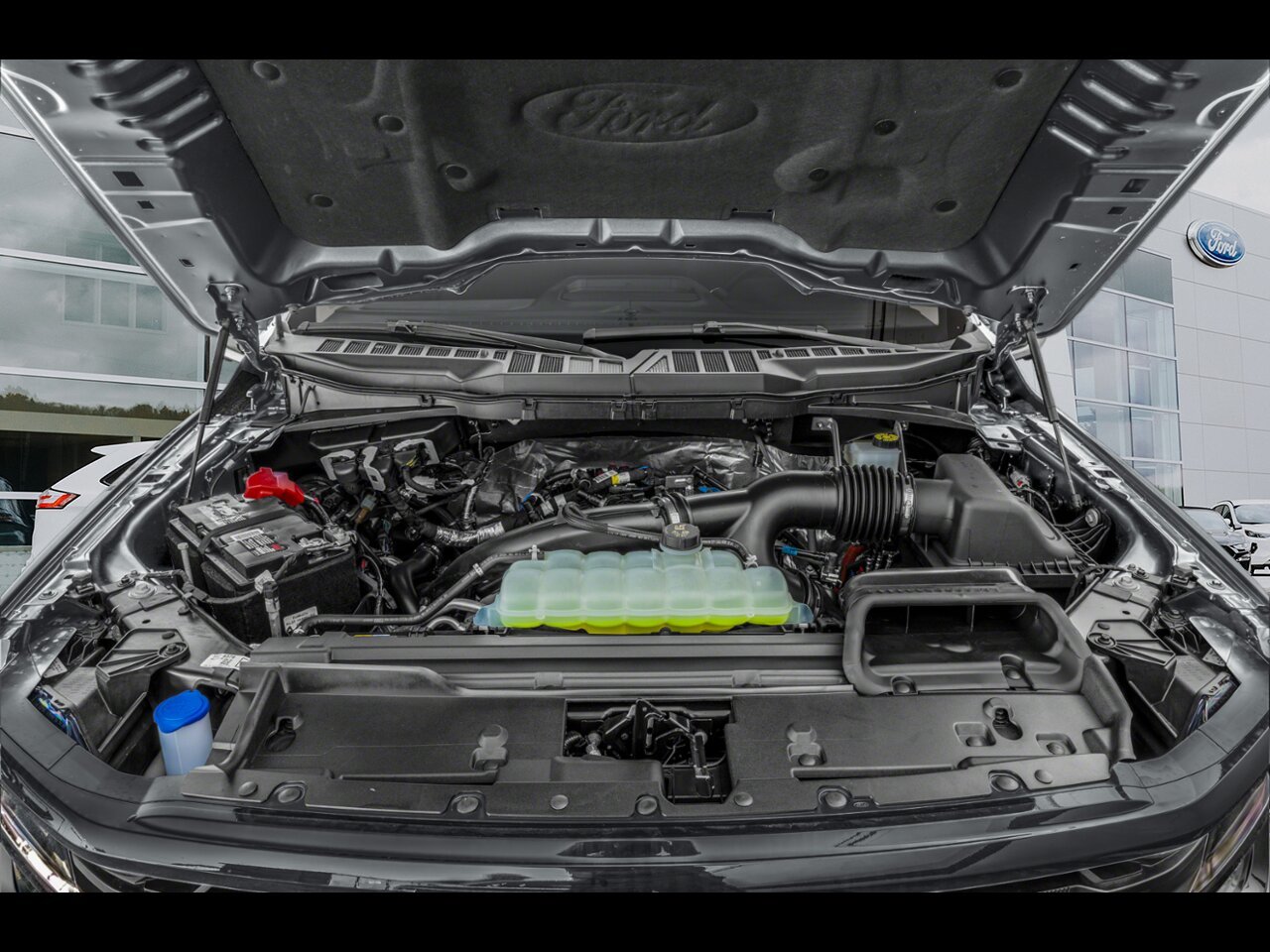 2025 Ford F-150 Antimatter Blue Metallic Saint-Eustache - photo #10