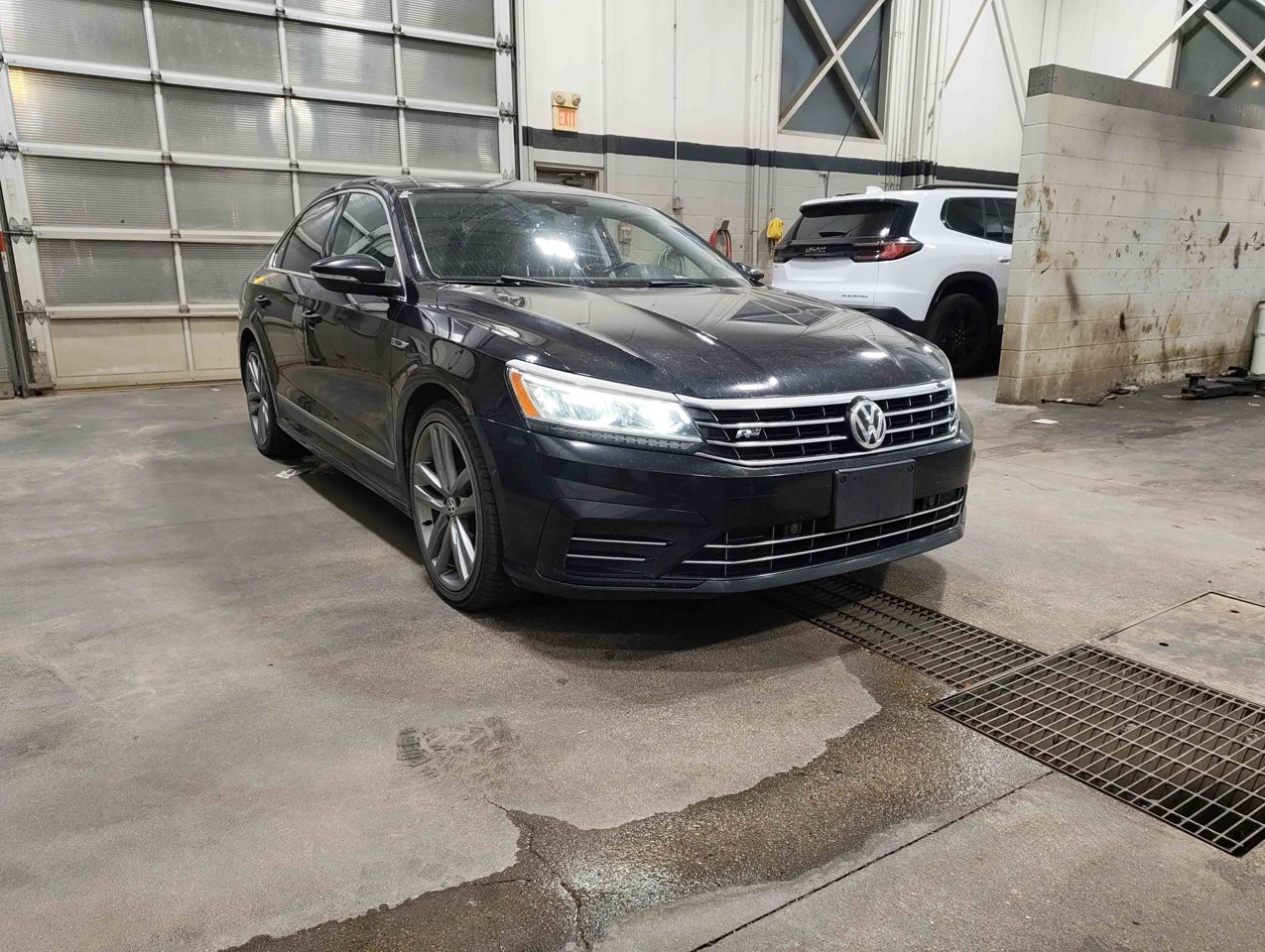 2018 Volkswagen Passat Highline Auto Black Sherwood Park - photo #2