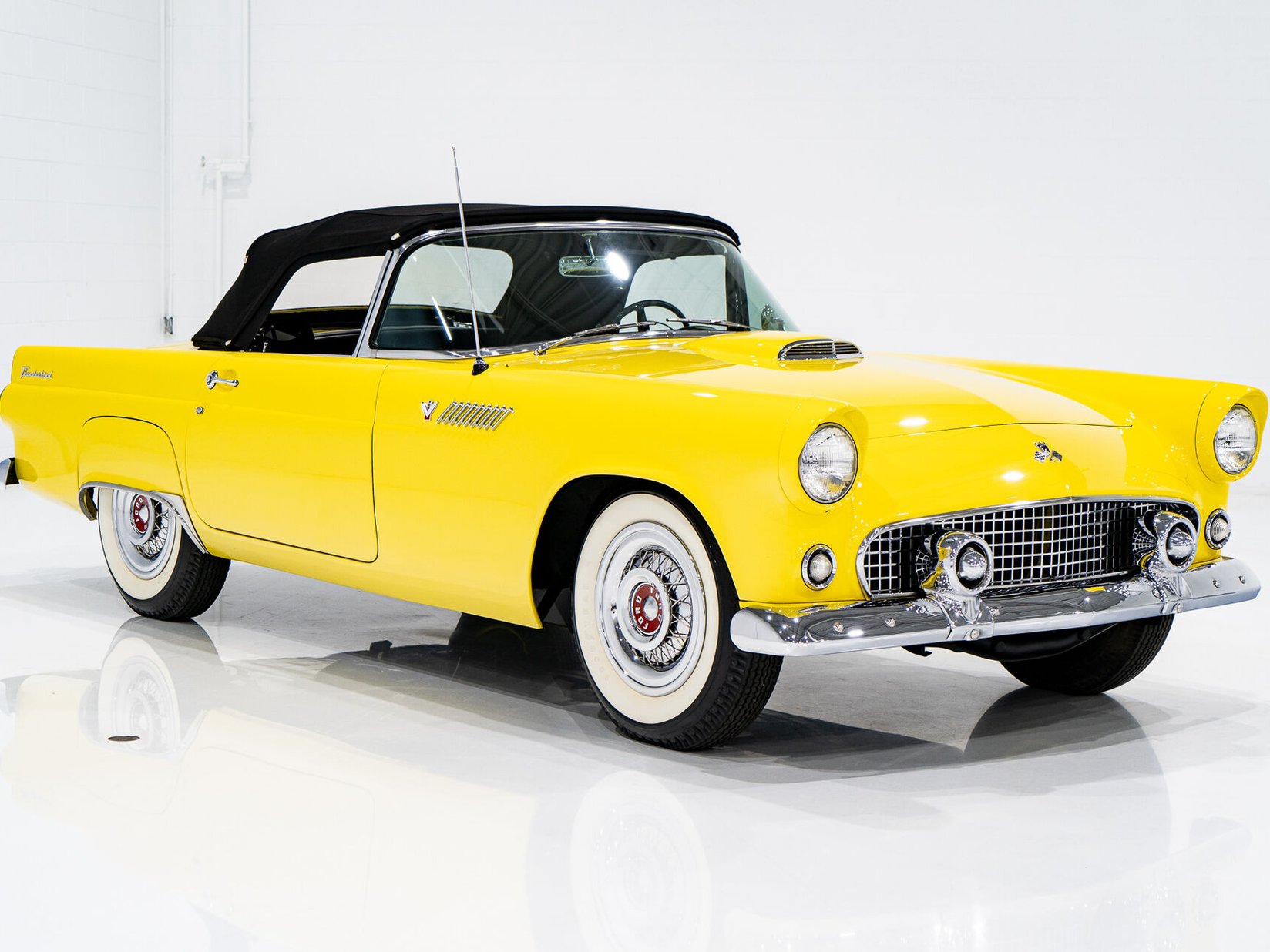 Ford Thunderbird **PRICE IN USD** Fully restored 1955 Montréal - photo #55