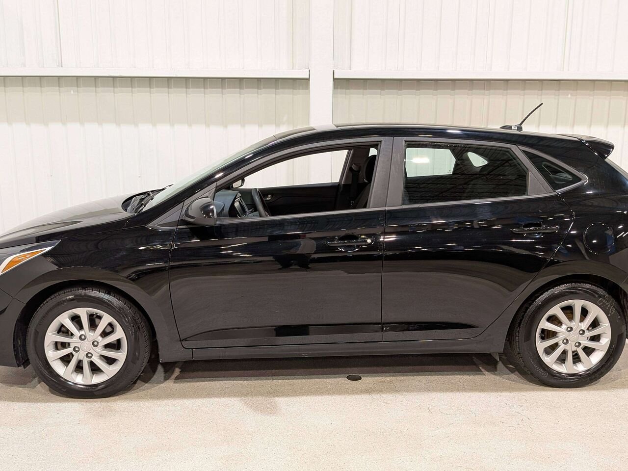 2020 Hyundai Accent 5 Door Preferred IVT Black Val-David - photo #4