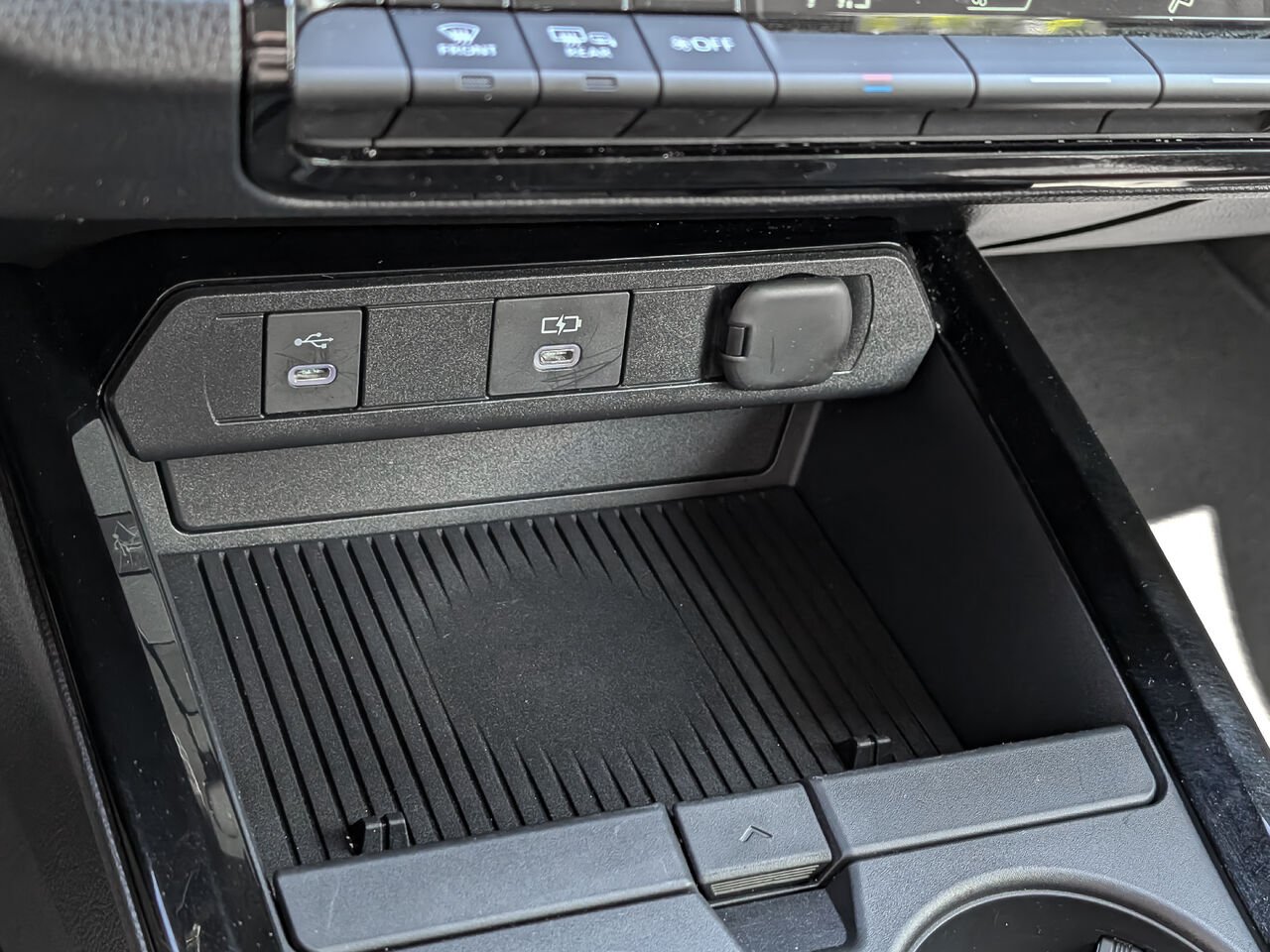 Toyota Prius Prime SE/SIÈGES CHAUFFANTS/BLUETOOTH/AC/RÉGULATEUR DE VITESSE/CAMÉRA DE RECUL 2024 Argent Incisif Sherbrooke - photo #13