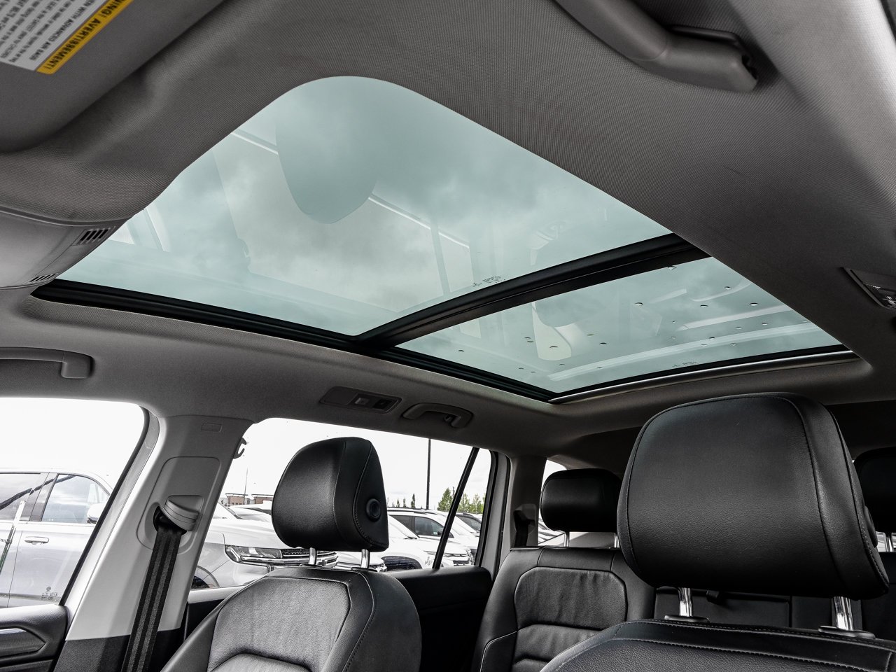 2018 Volkswagen Tiguan Highline 4MOTION White Sherwood Park - photo #15