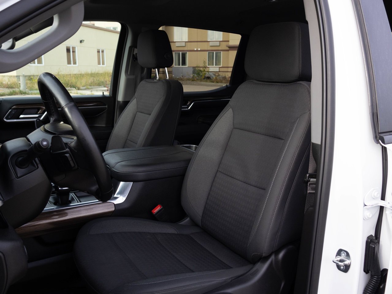 2024 Chevrolet Silverado 1500 4WD Crew Cab 147 RST White Sherwood Park - photo #15