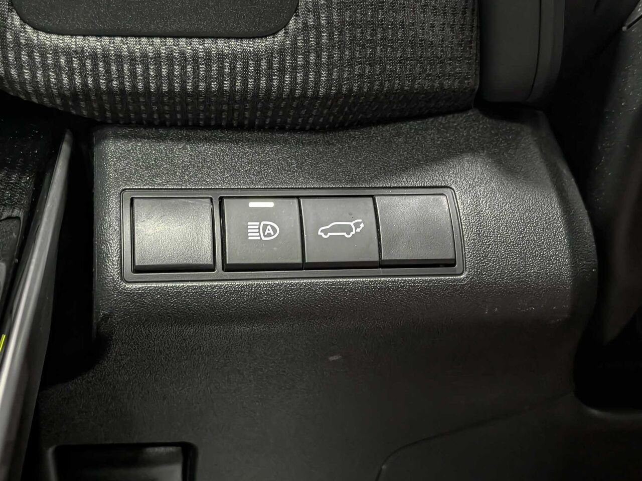 Toyota BZ4X XLE AWD Toit Ouvrant 2024 Rouge Sherbrooke - photo #18