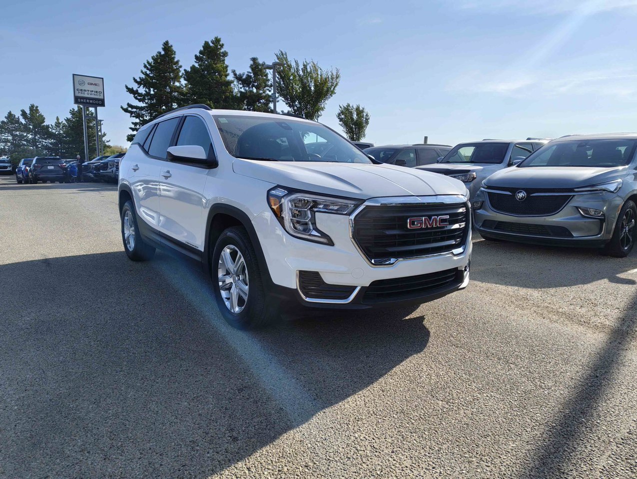 2024 GMC Terrain AWD 4dr SLE White Sherwood Park - photo #2