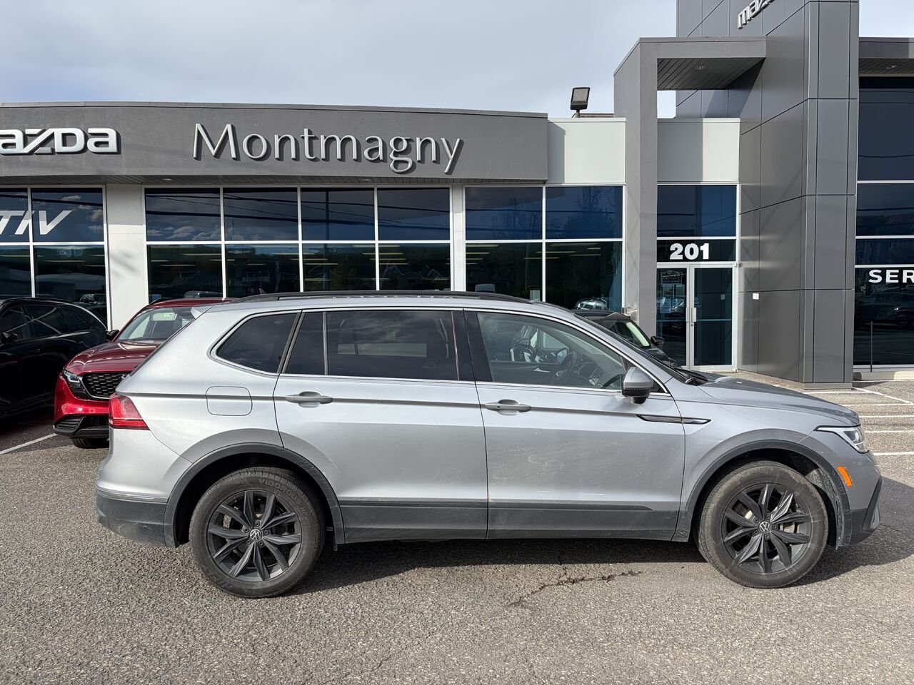VOLKSWAGEN TIGUAN SE/WOLFSBURG Comfortline 4MOTION 2024 Gris Montmagny - photo #3