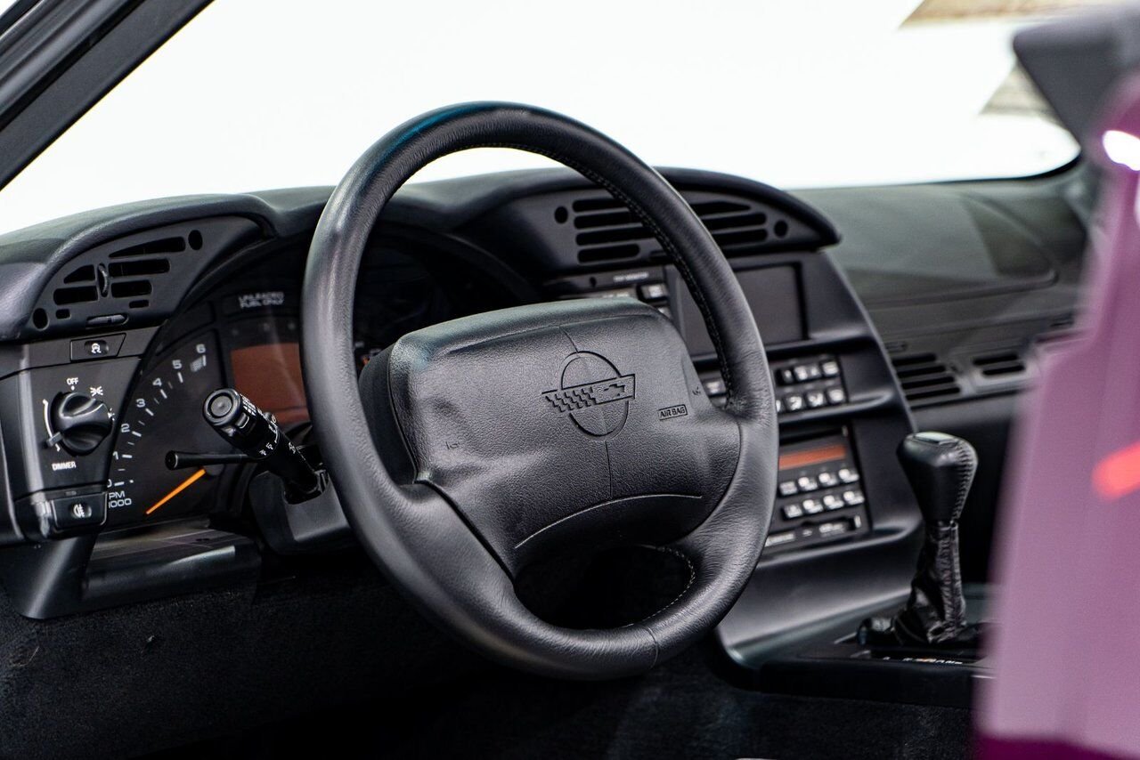 1995 Chevrolet Corvette *PRIX EN USD* RPO Z4Z PACE CAR PRESENTED IN DELIVERY PACKAGING WITH ONLY 192MILES (307KM) FROM NEW White Montreal - photo #106