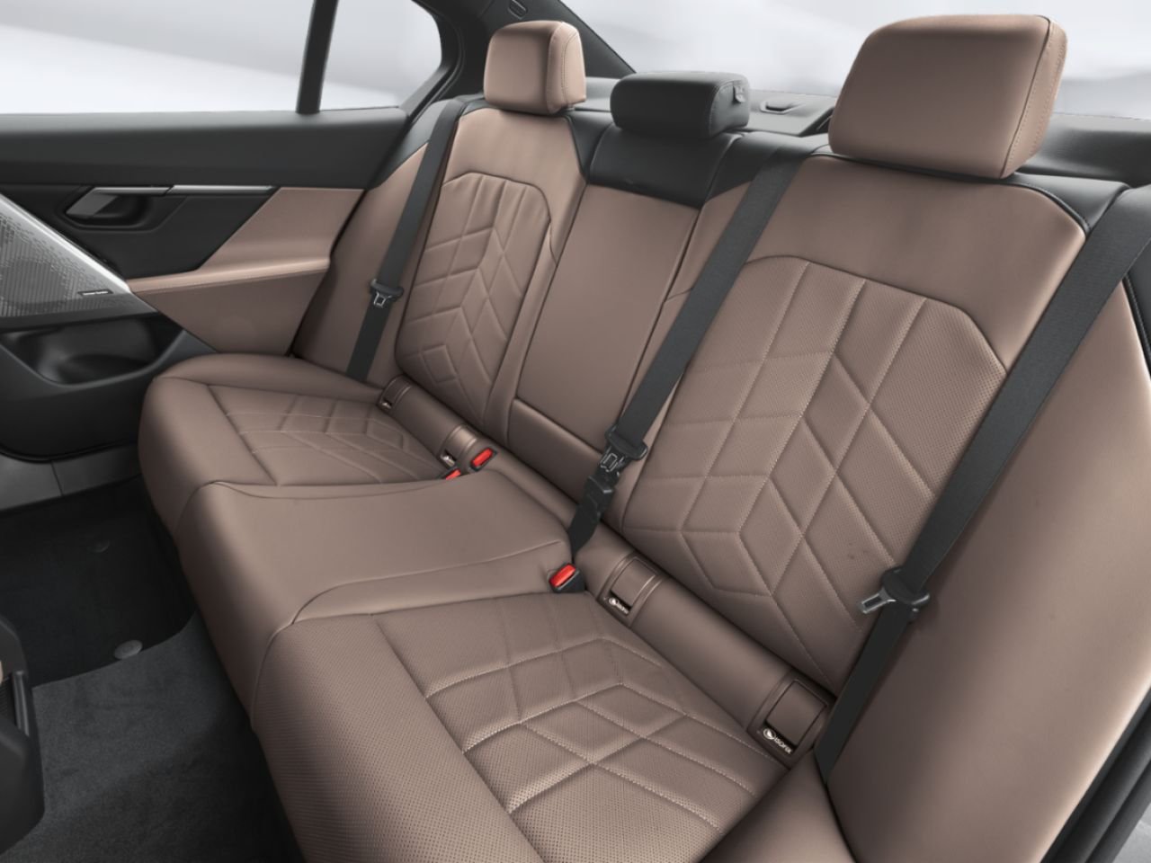 BMW 5 Series 550e xDrive 2027 Gris Blainville - photo #7