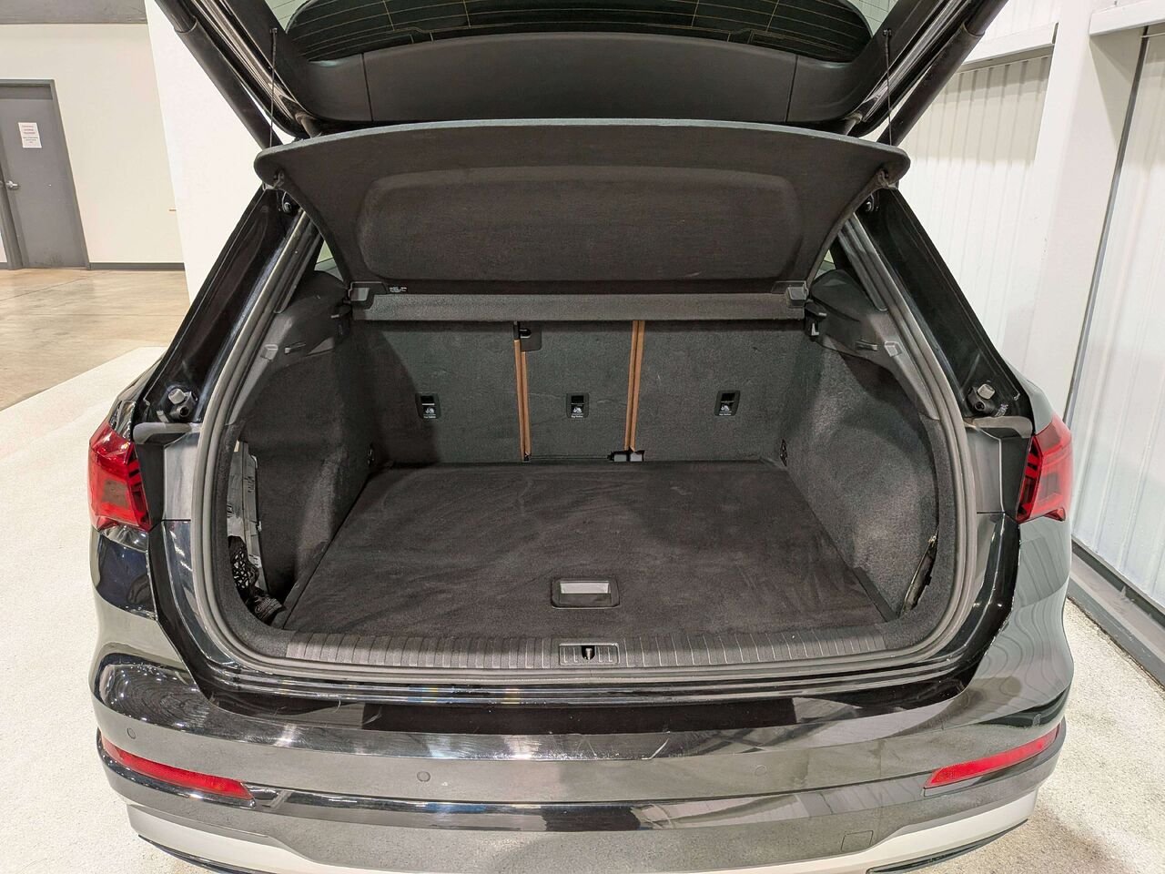 2023 Audi Q3 Komfort 45 TFSI quattro Black Val-David - photo #8