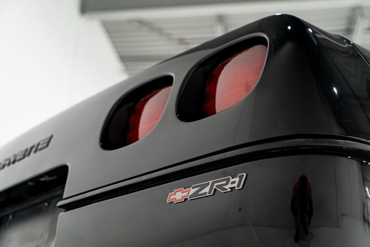 Chevrolet Corvette ZR1 | PRIX EN USD 1990 Noir Montréal - photo #40