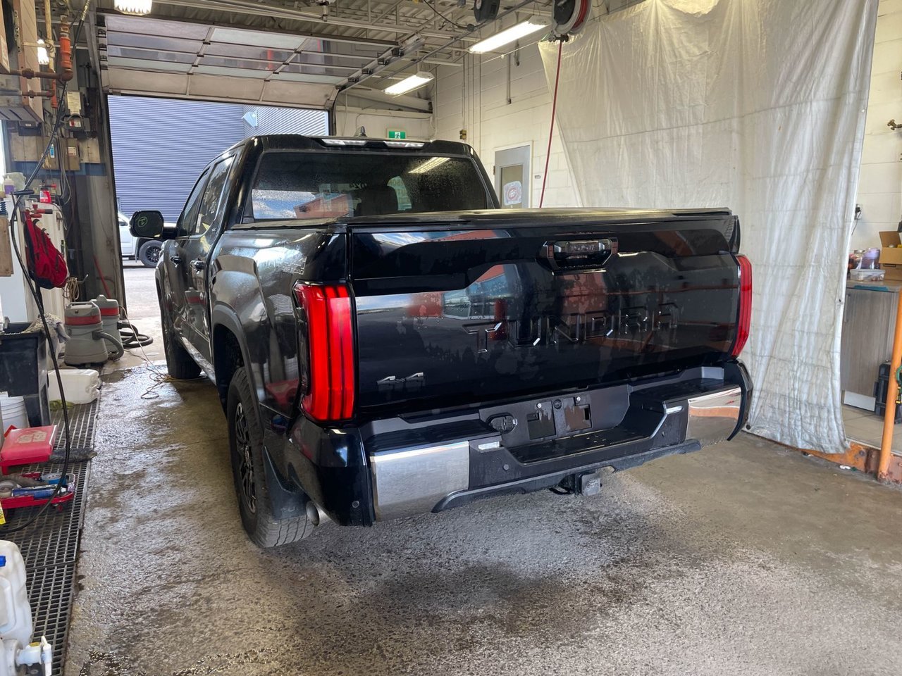 2024 Toyota Tundra SR5 TRD OFF ROAD 4X4 V6 *NAV* SIÈGES CHAUF CARPLAY Black Saint-Jérôme - photo #5