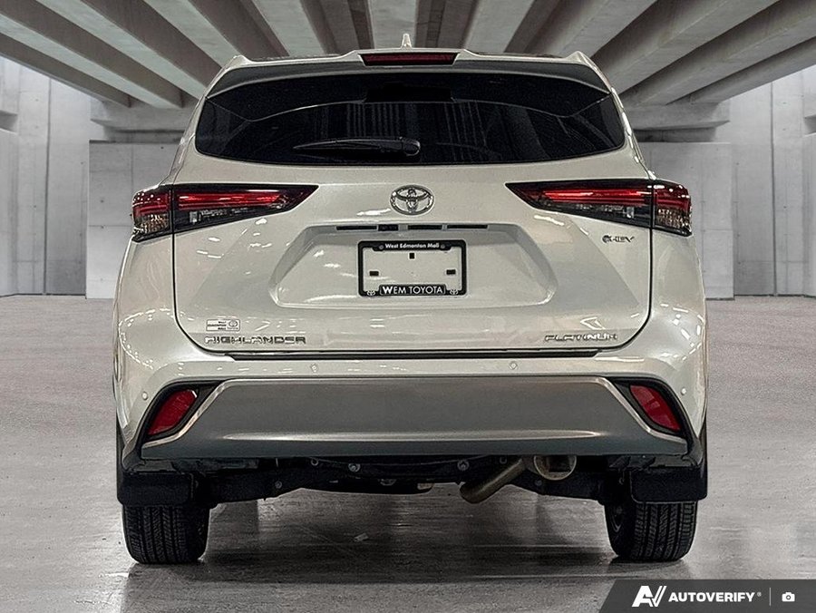 2025 Toyota Highlander Hybrid Limited White