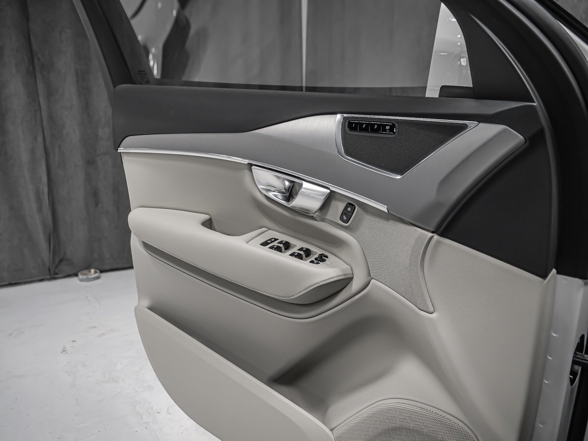 Volvo XC90 Recharge CORE BRIGHT THEME 2024 Blanc Montréal - photo #8