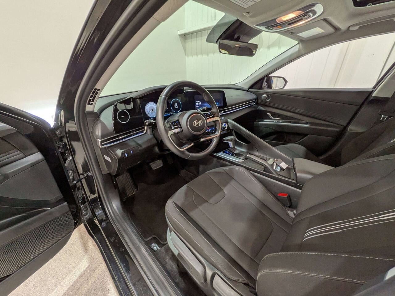 2025 Hyundai Elantra Preferred IVT w/Tech Pkg Black Val-David - photo #9