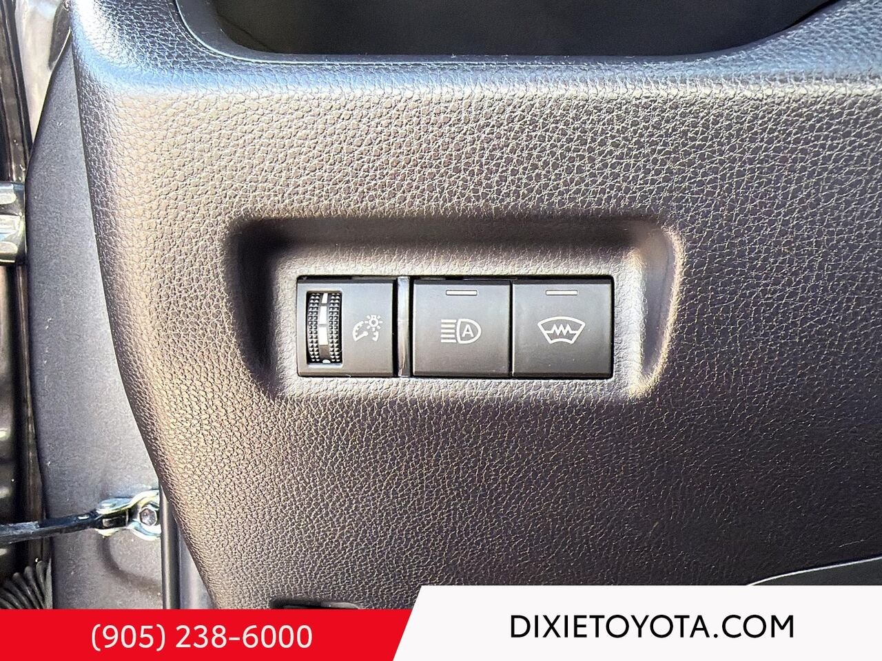 2025 Toyota RAV4 HYBRID LE AWD / HEATED SEATS / TOYOTA SAFETY SENSE / CARPLAY AND ANDROID AUTO Grey Mississauga - photo #10