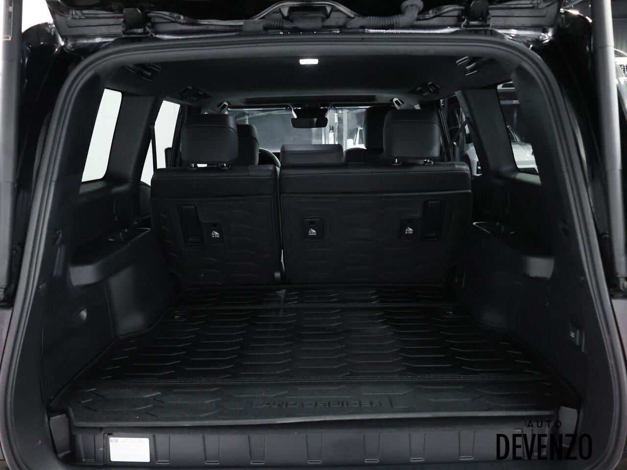 2024 Toyota Land Cruiser Black Saint-Eustache - photo #10
