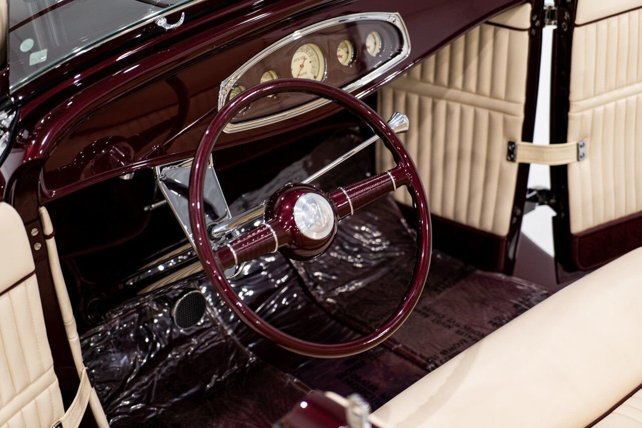 Ford Highboy Lobeck creation spectacular presentation **PRICE IN USD** 1932 Rouge Montréal - photo #50