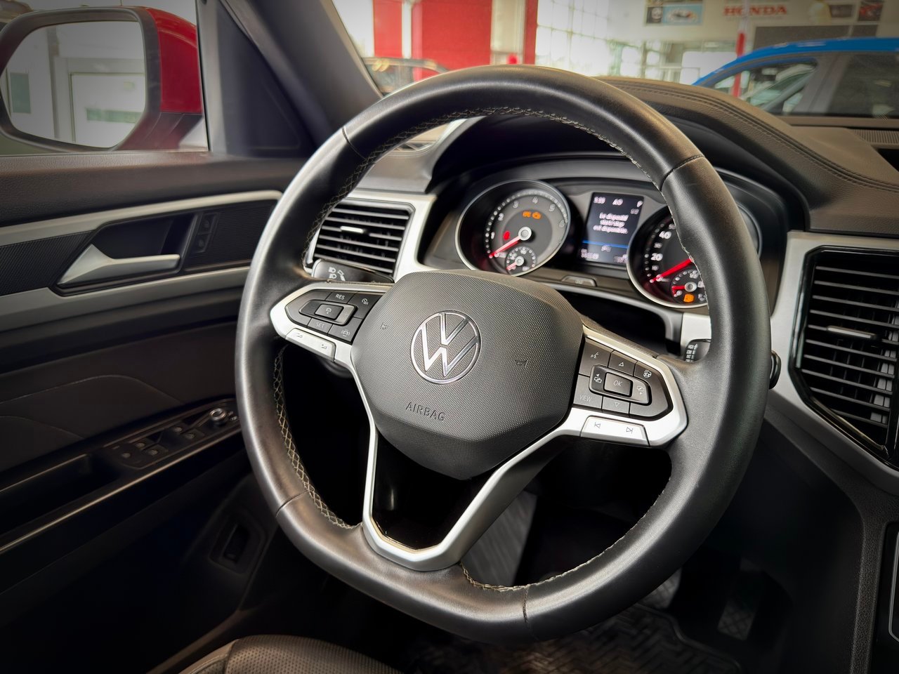 2021 Volkswagen Atlas Cross Sport Red Notre-Dame-des-Prairies - photo #24