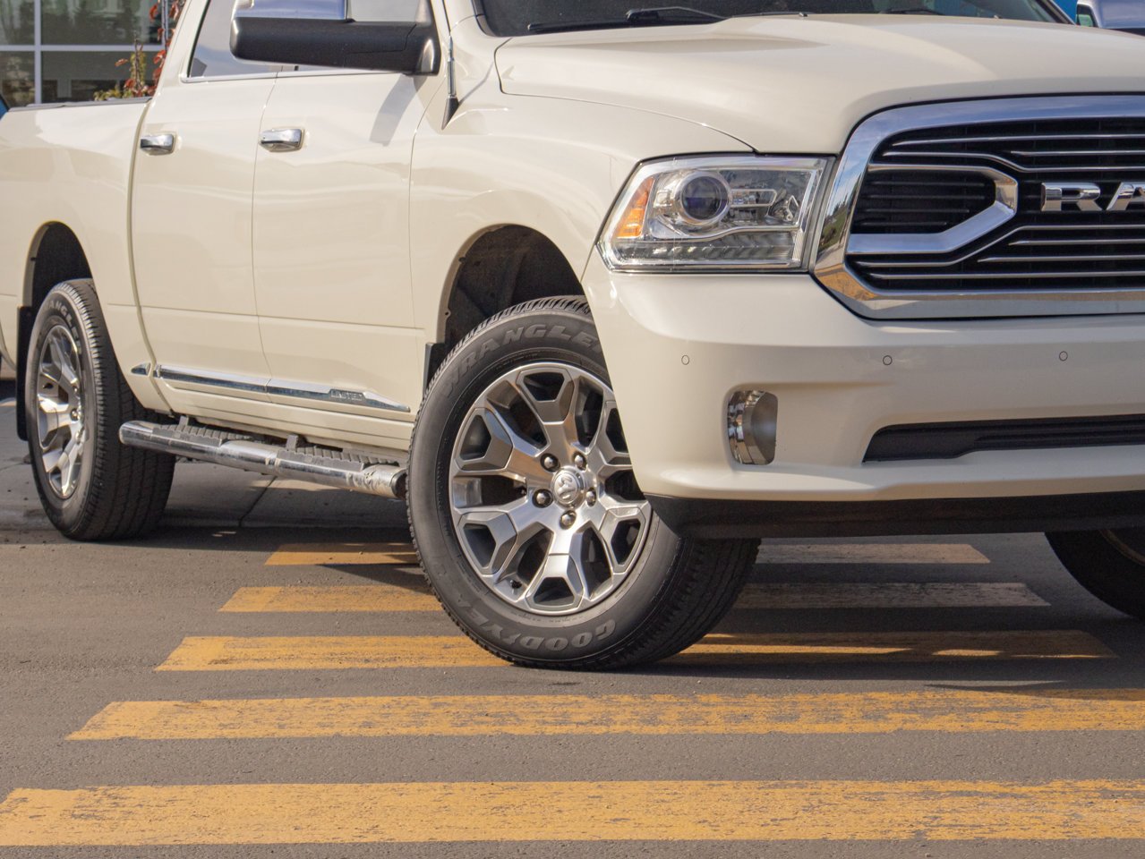 2018 Ram 1500 Limited 4x4 Crew Cab 5'7 Box *Ltd Avail* White Sherwood Park - photo #5