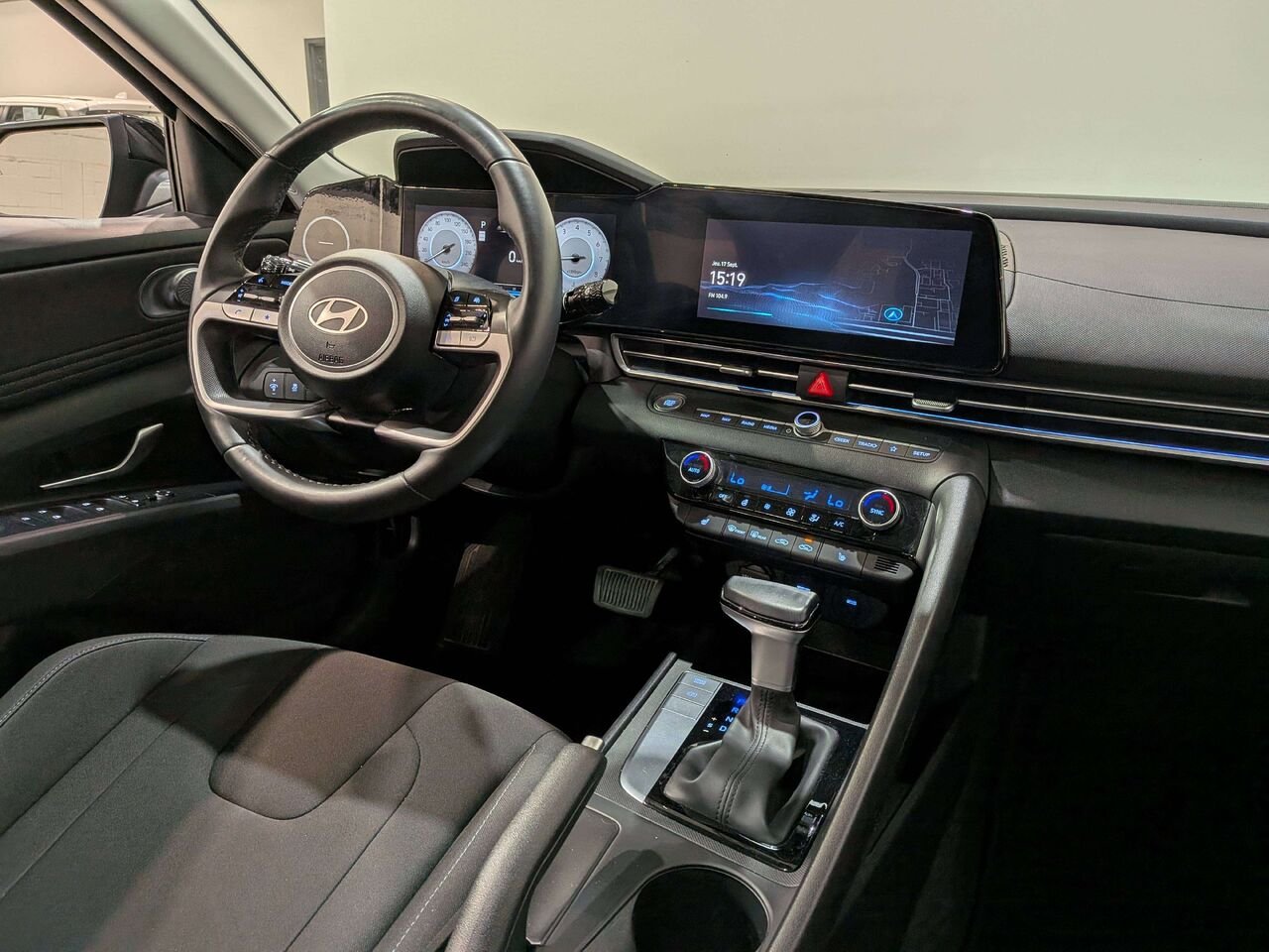 2025 Hyundai Elantra Preferred IVT w/Tech Pkg Black Val-David - photo #19