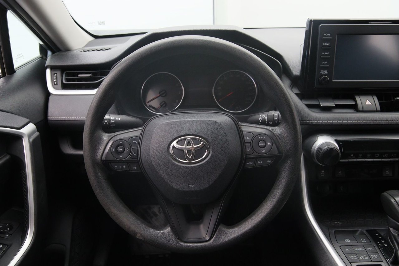 2020 Toyota RAV4 LE Grey Baie-Comeau - photo #10