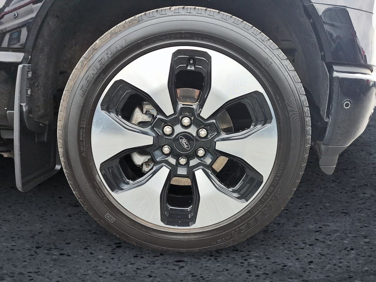 2023 Ford F-150 Lightning Black Saint-Jérôme - photo #23
